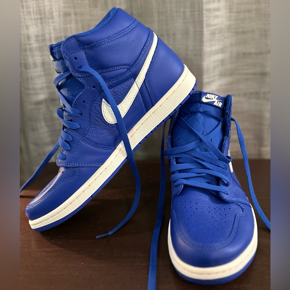 Jordan 1 retro high hyper royal